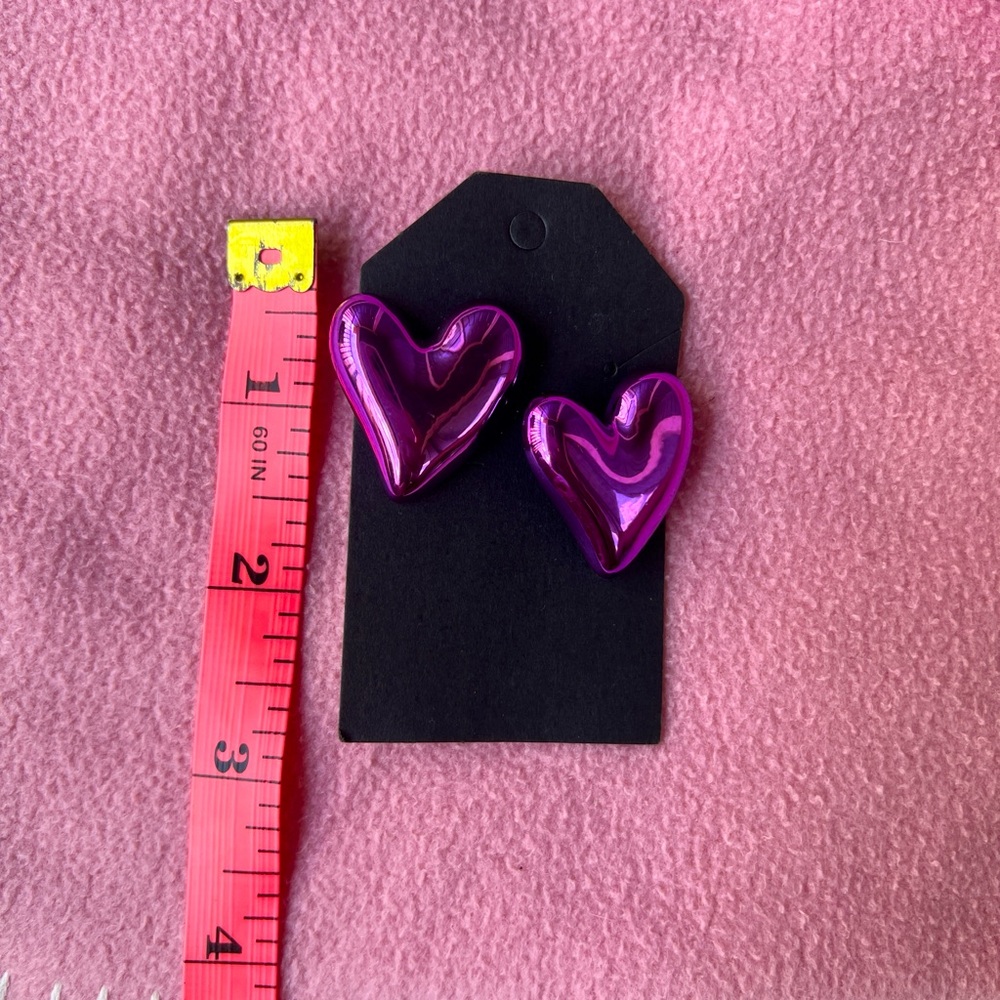 Chunky Purple heart shaped earrings - Picture 3 of 4
